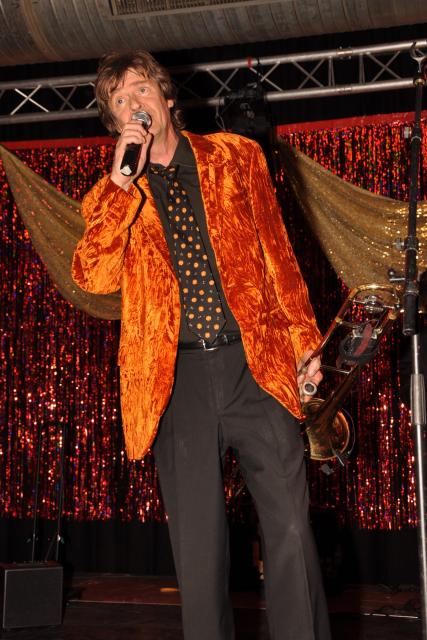 min 2010 11 13 fous swing 283